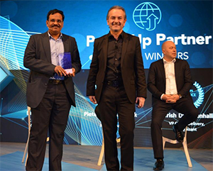 Cognizant’s Harish Dwarkanhalli (left) receives the Software AG 2016 Partner of the Year award from Eric Duffaut, Software AG Chief Customer Officer